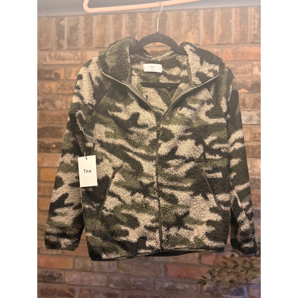 SOLD Aritzia Grapeleaf Camo Fuzzy Sherpa Zip Up Hoodie XXS Camouflage Fleece